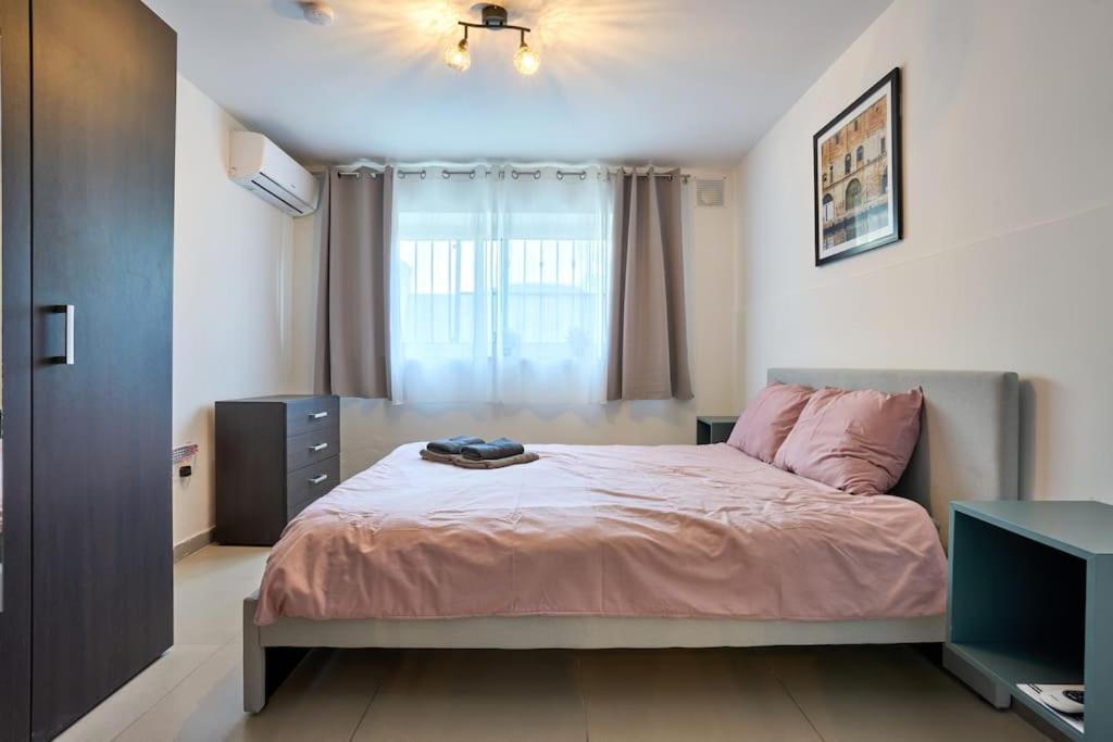 Urban Front - Walking Distance From Paceville And St George Bay Beach Is-Swieqi Extérieur photo