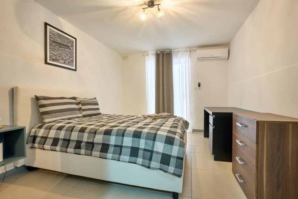 Urban Front - Walking Distance From Paceville And St George Bay Beach Is-Swieqi Extérieur photo