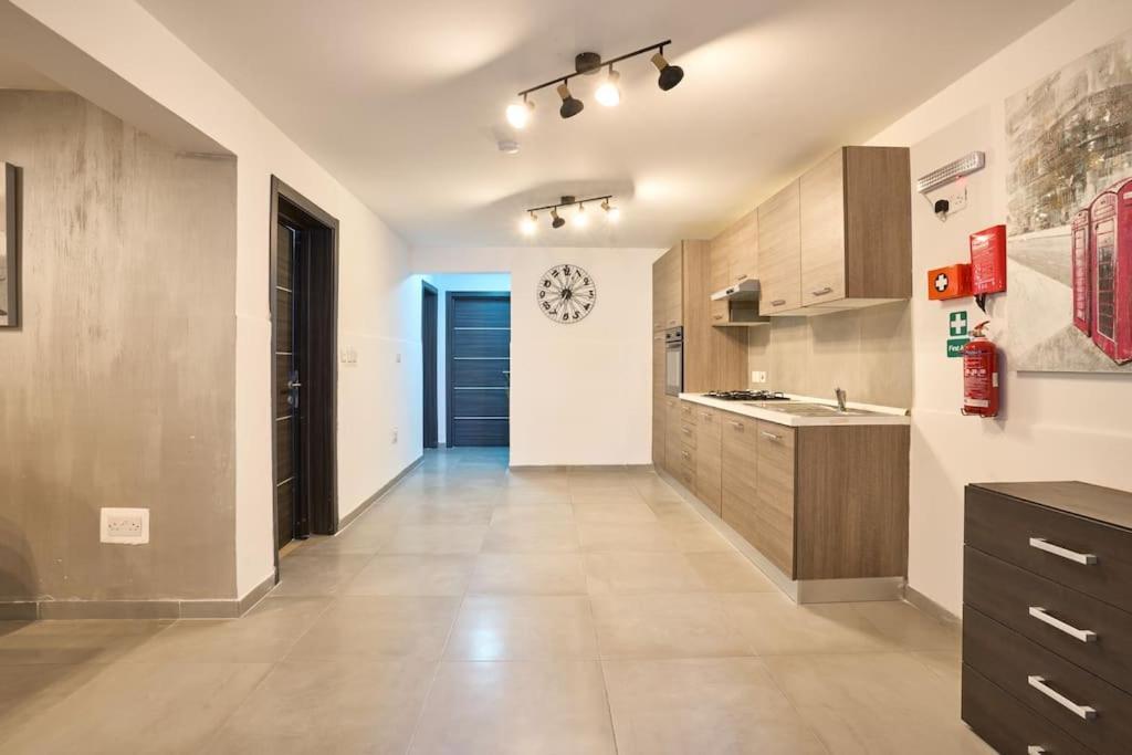 Urban Front - Walking Distance From Paceville And St George Bay Beach Is-Swieqi Extérieur photo