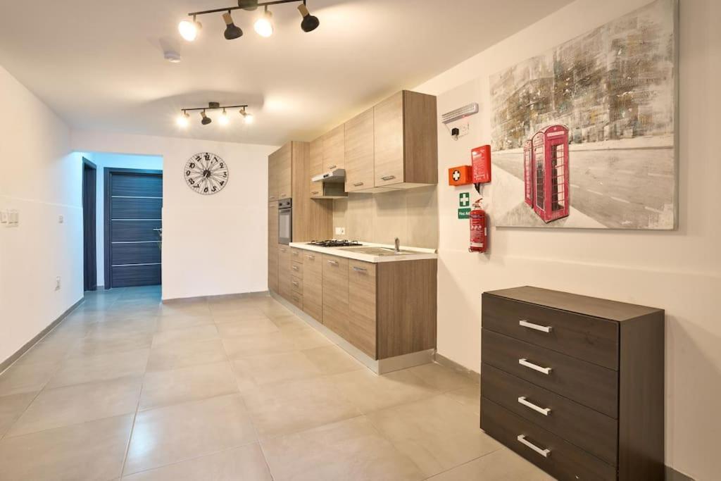 Urban Front - Walking Distance From Paceville And St George Bay Beach Is-Swieqi Extérieur photo
